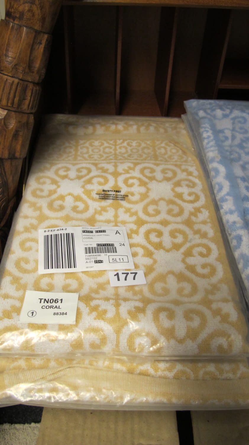 Lot 177: Hand towels