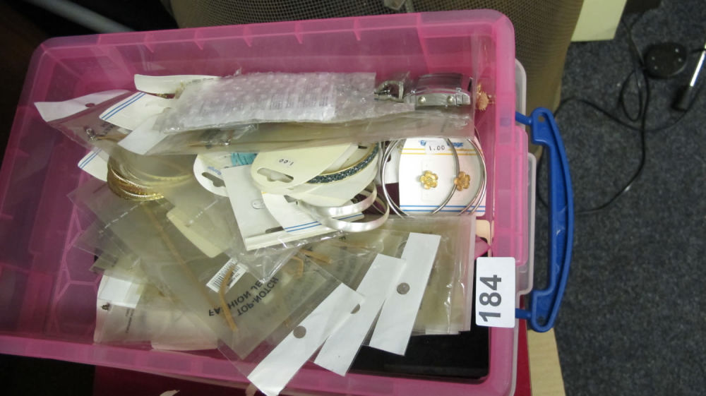 Lot 184: A quantity of costume jewellery ready for sale
