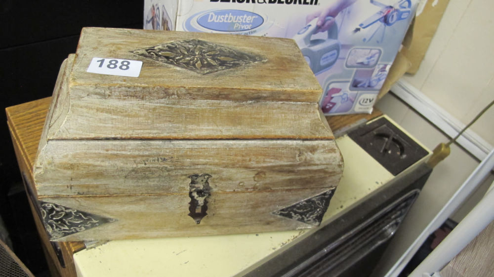 Lot 188: Decorative wooden box