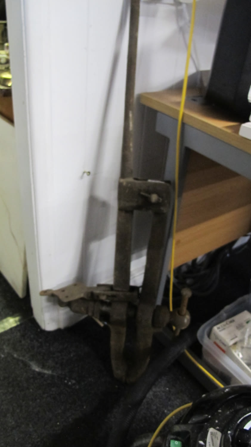 Lot 228: Large clamp
