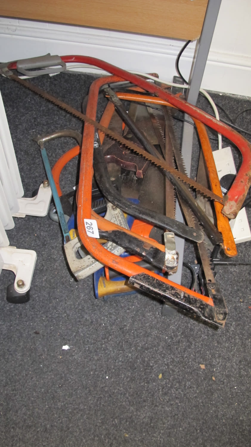 Lot 267: A quantity of saws