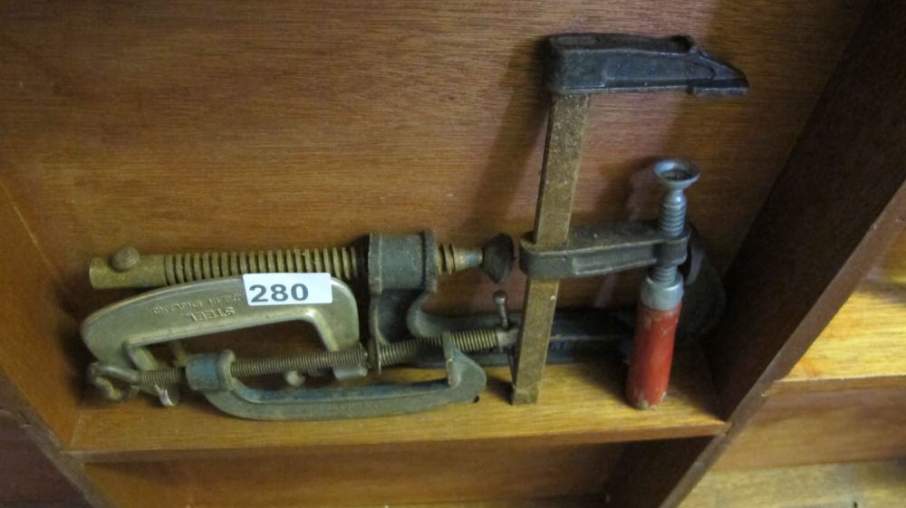 Lot 280: A quantity of clamps