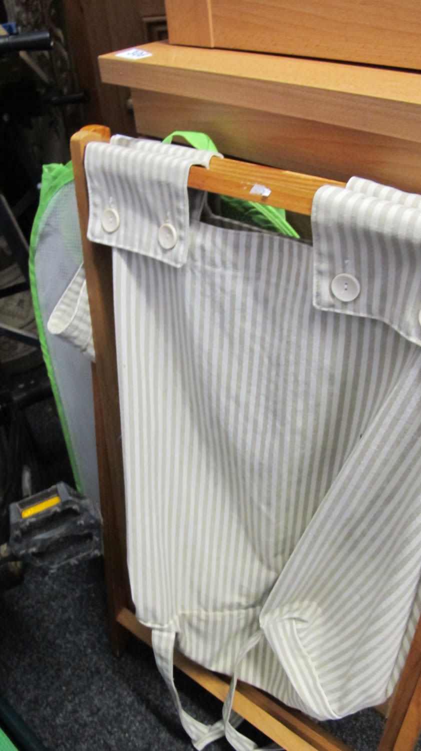 Lot 303: Laundry basket
