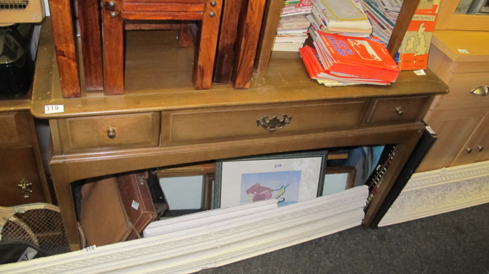 Lot 319: Hallway table