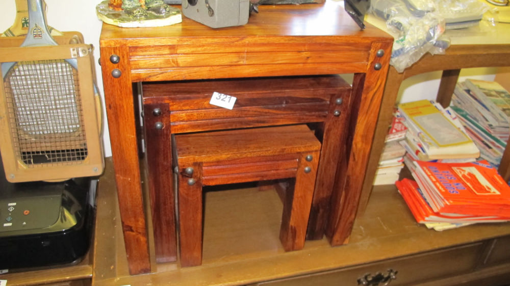 Lot 321: Nest of tables