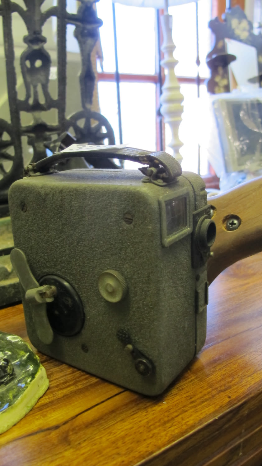 Lot 323: Vintage cine camera