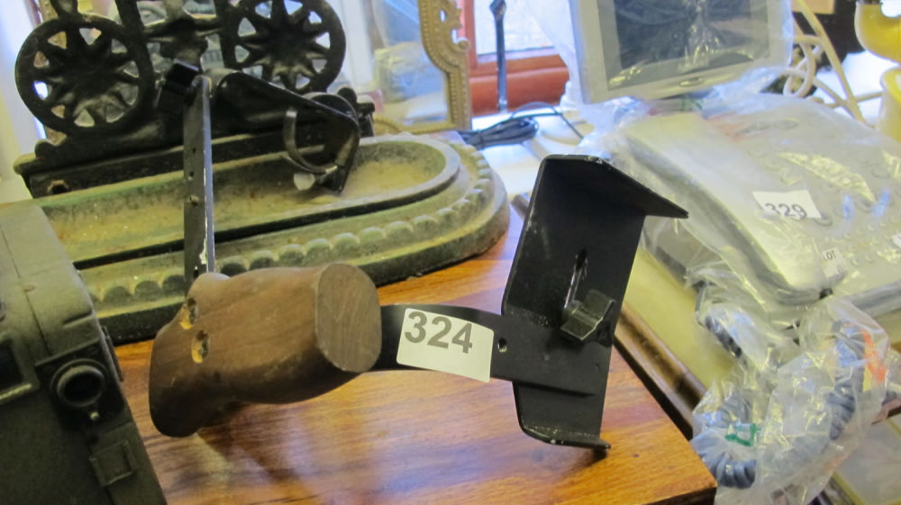 Lot 324: specialised point and shoot gun pod for photographic...