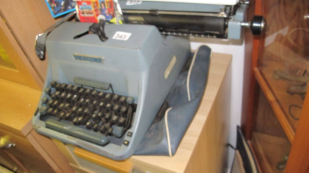 Lot 343: Vintage typewriter