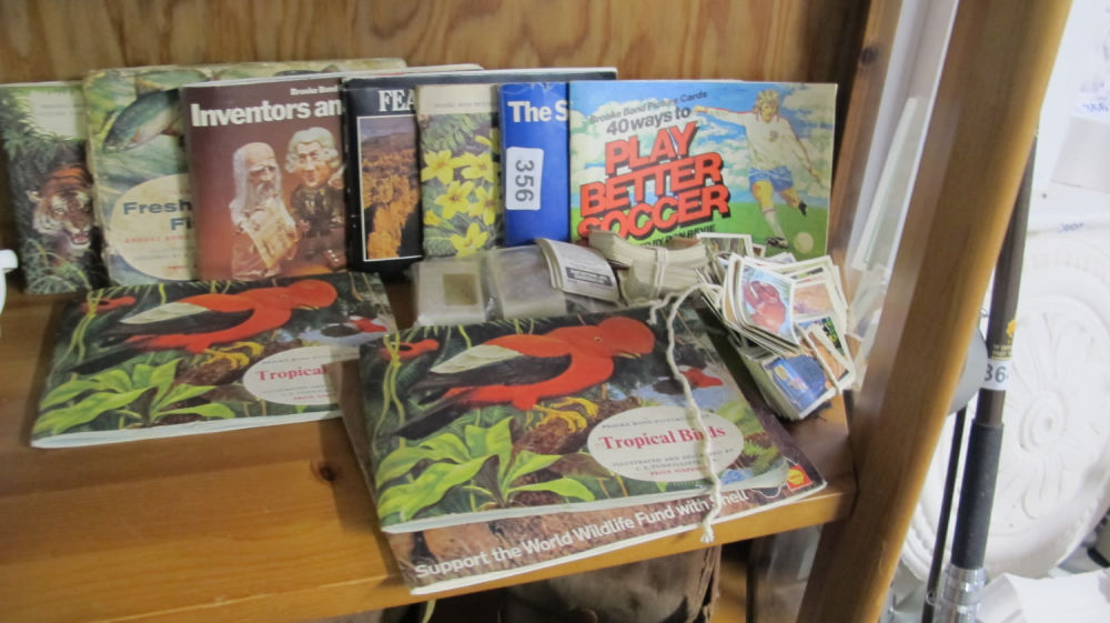 Lot 356: A quantity of tea cards and albums