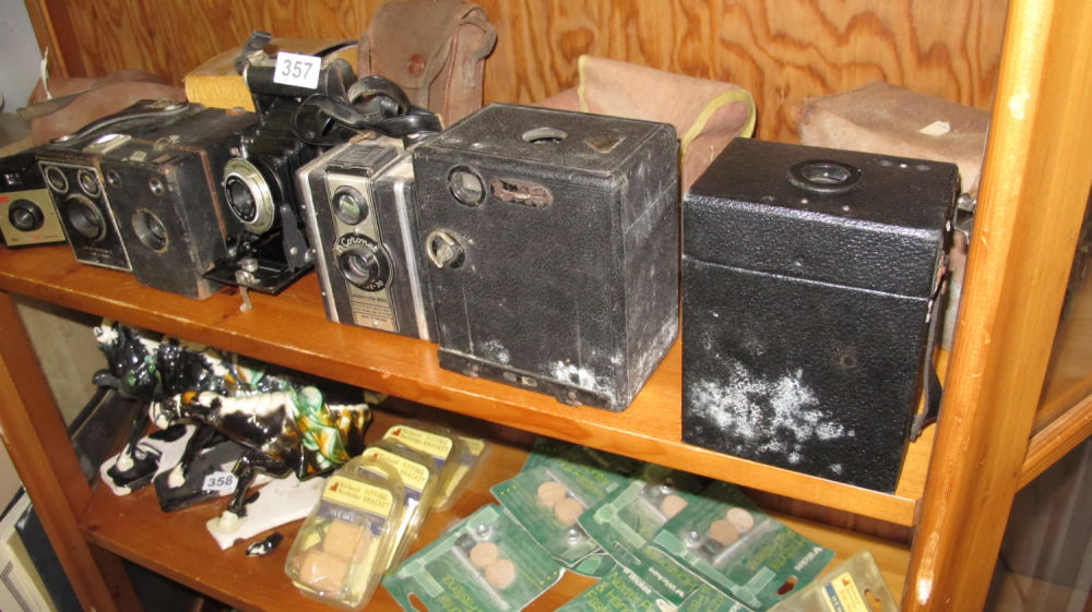 Lot 357: *A collection of vintage cameras