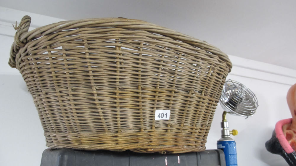 Lot 401: A wicker basket
