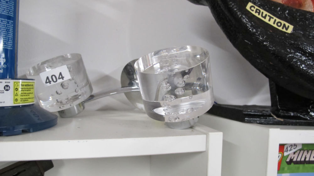 Lot 404: Designer wall light fitting