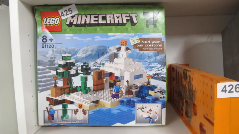 Lot 425: Minecraft Lego set