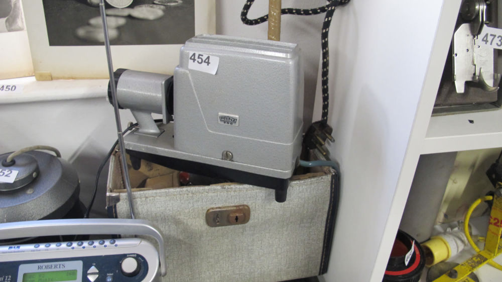 Lot 454: A Prinz slide projector