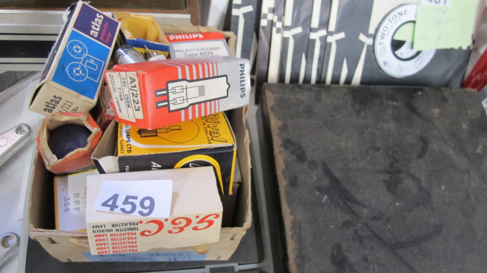 Lot 459: A quantity of photographic bulbs
