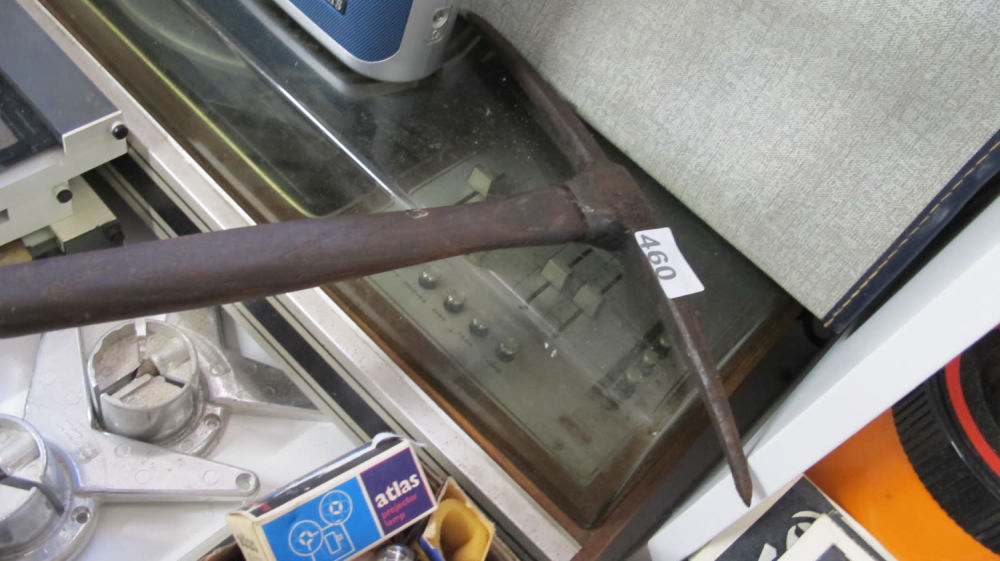 Lot 460: A pick