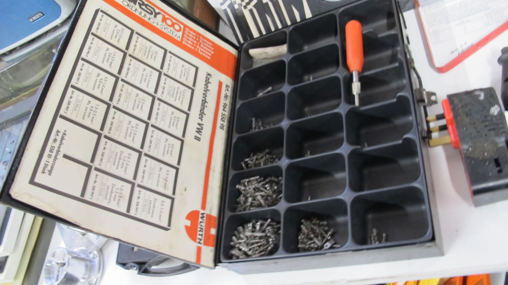 Lot 462: A box of kabelverbinder