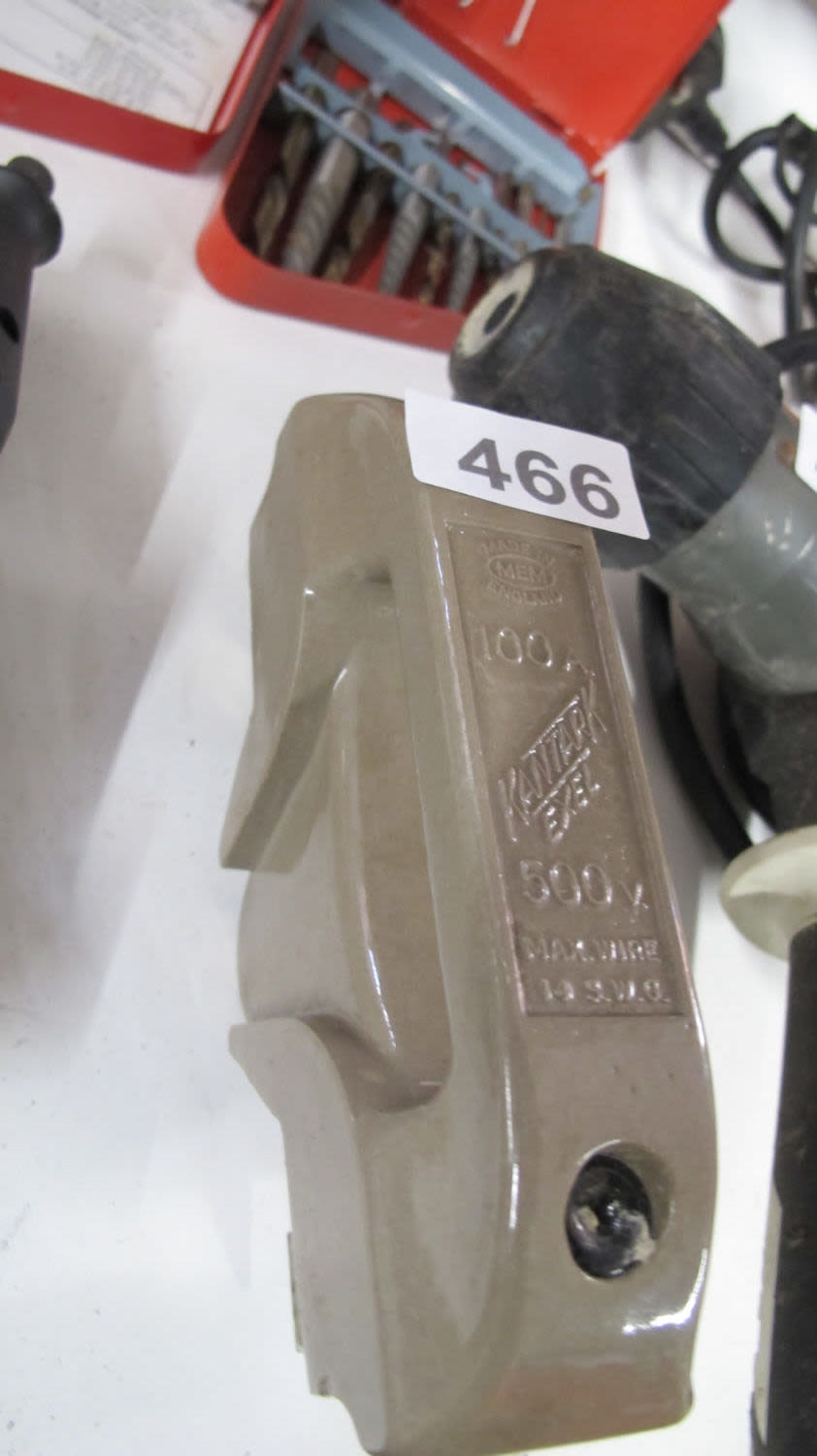 Lot 466: 500V 100A fuse holder