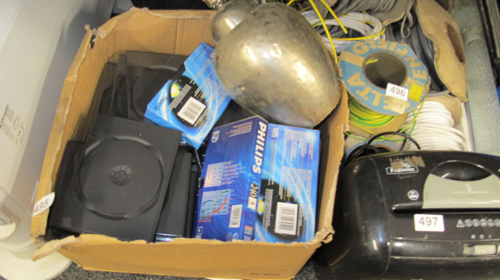 Lot 495: Box of misc