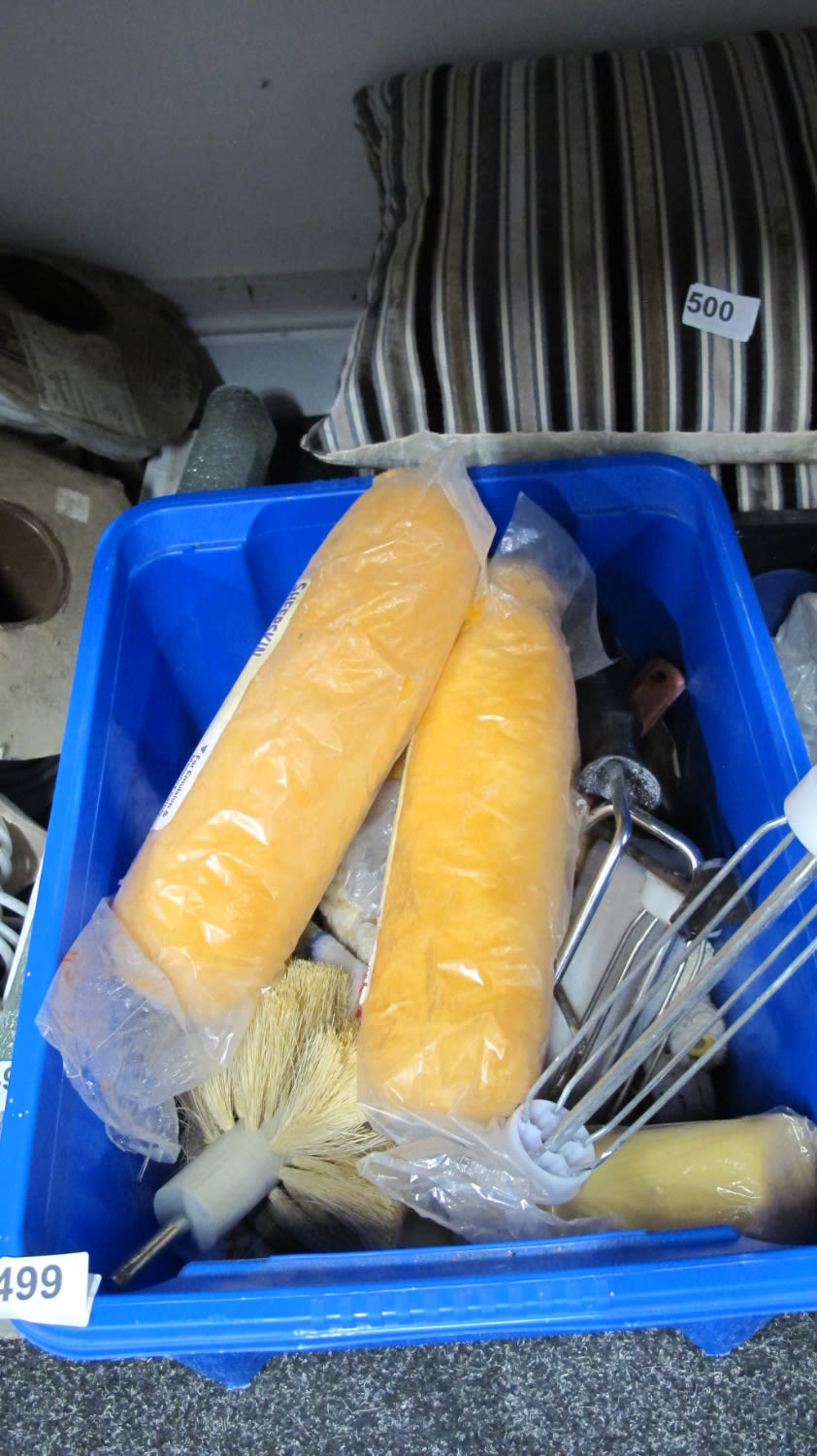 Lot 499: Tub of DIY items