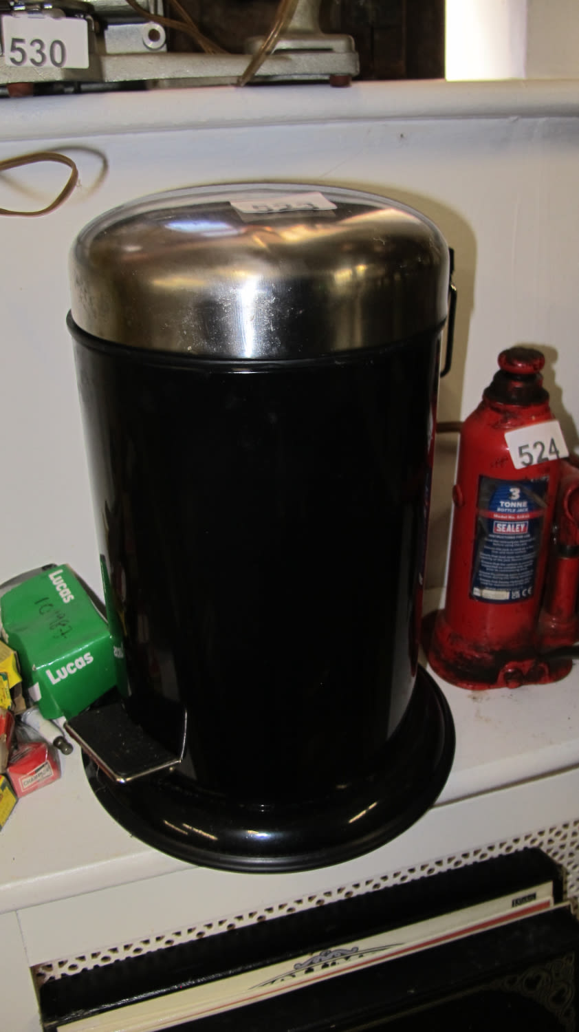 Lot 523: A pedal bin