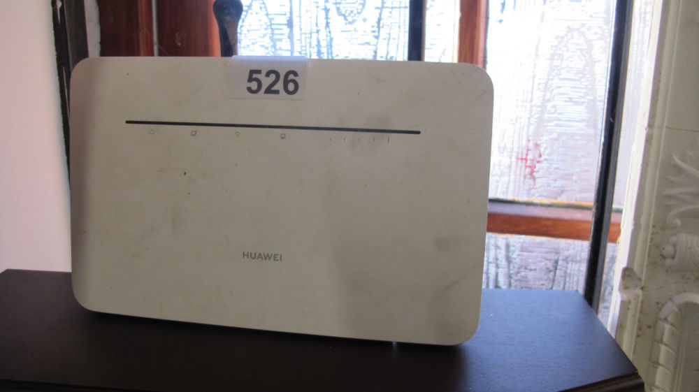 Lot 526: Huawei router