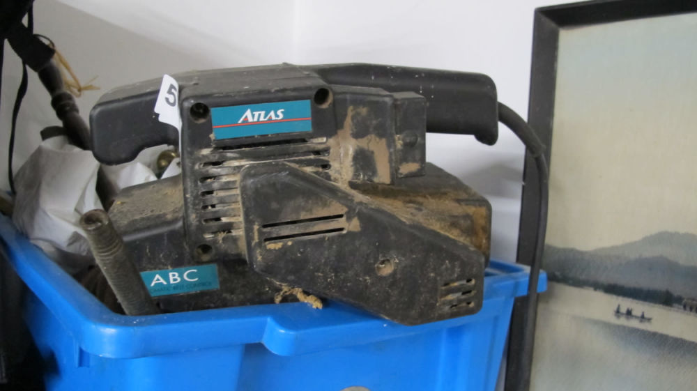 Lot 563: Belt sander