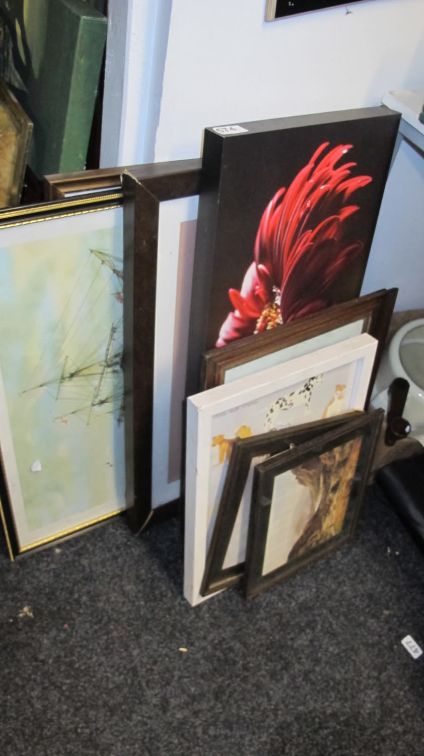 Lot 574: A quantity of pictures