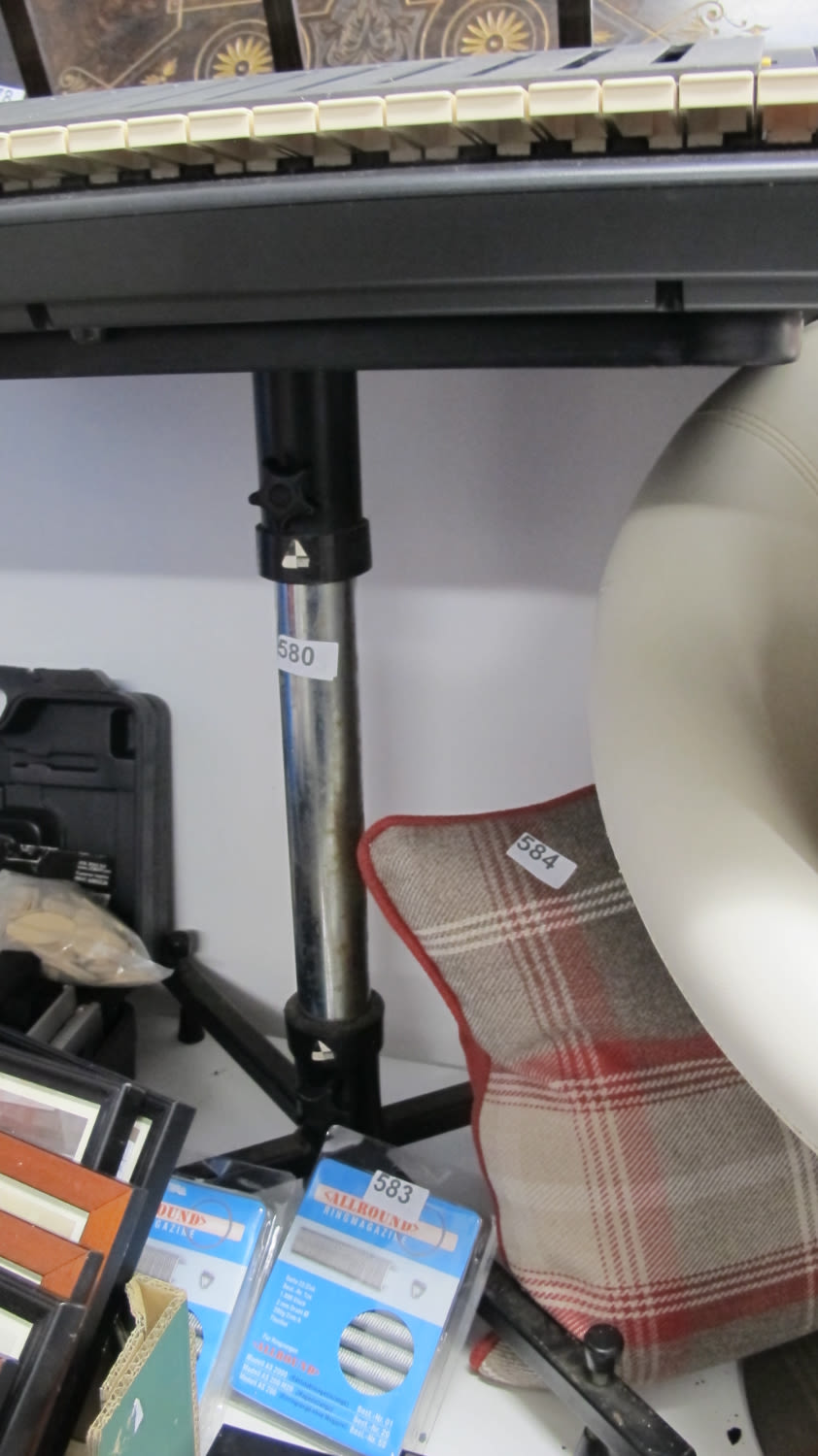 Lot 580: keyboard stand