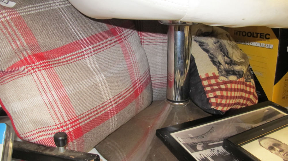 Lot 584: 2 cushions