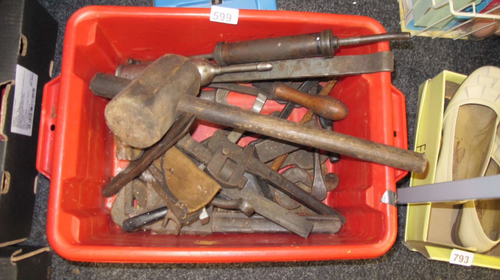 Lot 599: tub of tools