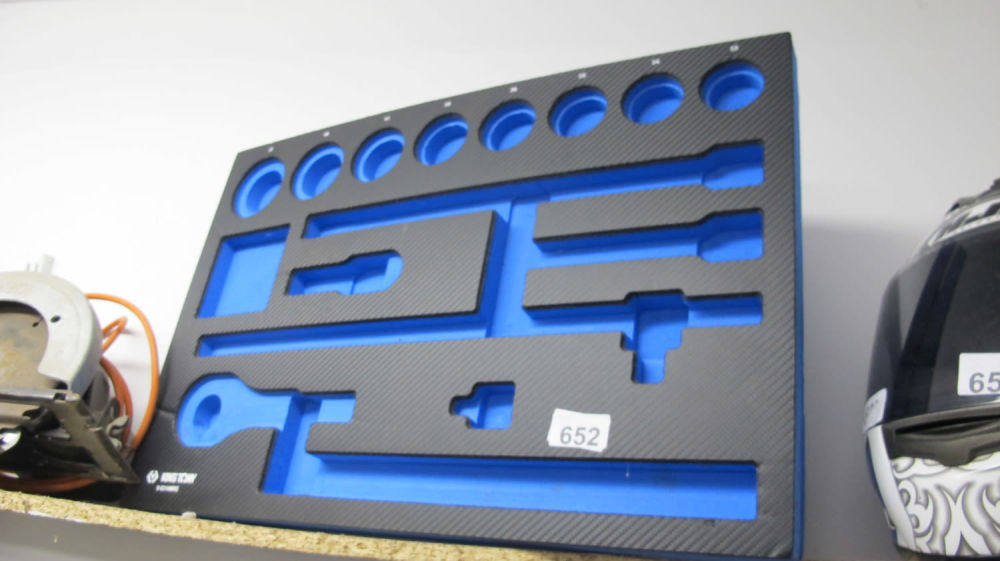 Lot 652: tool storage