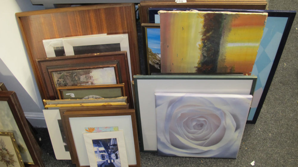 Lot 659: qty of pictures