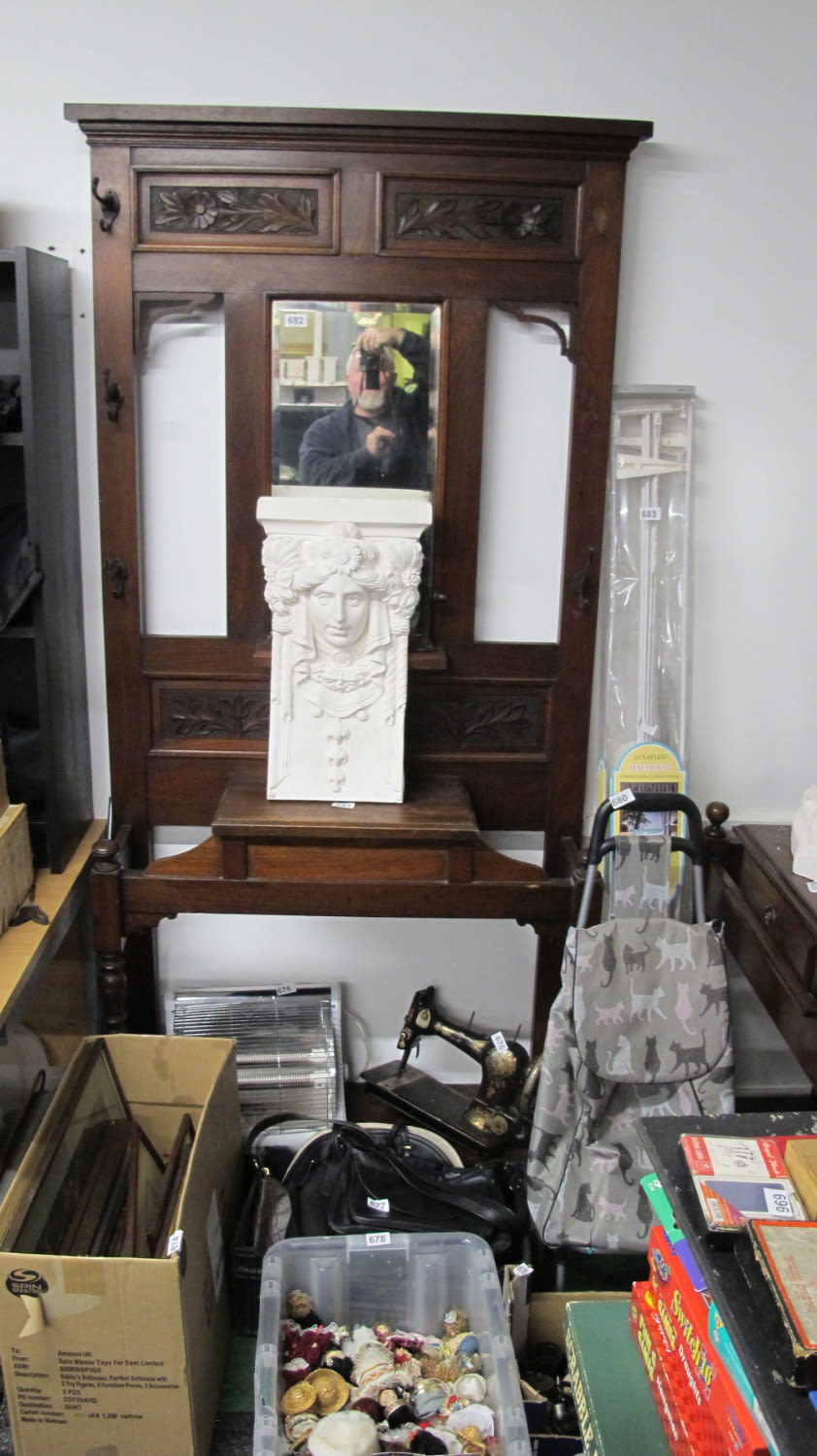 Lot 682: hallway stand