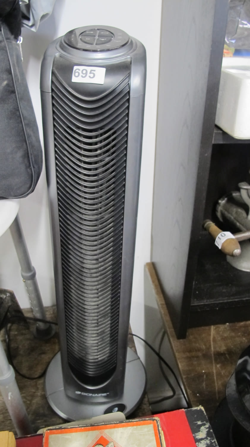 Lot 695: Bonaire fan