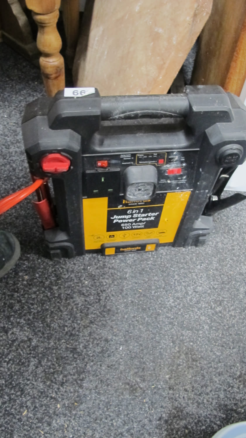 Lot 699: Jump starter power pack