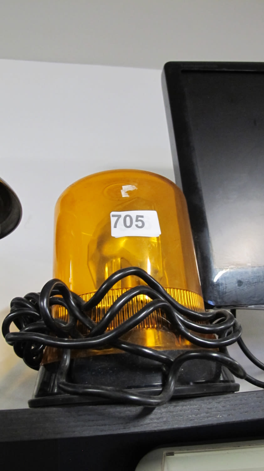 Lot 705: Car roof mounting warning light