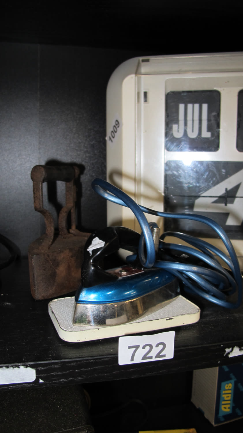 Lot 722: Small vintage travel iron