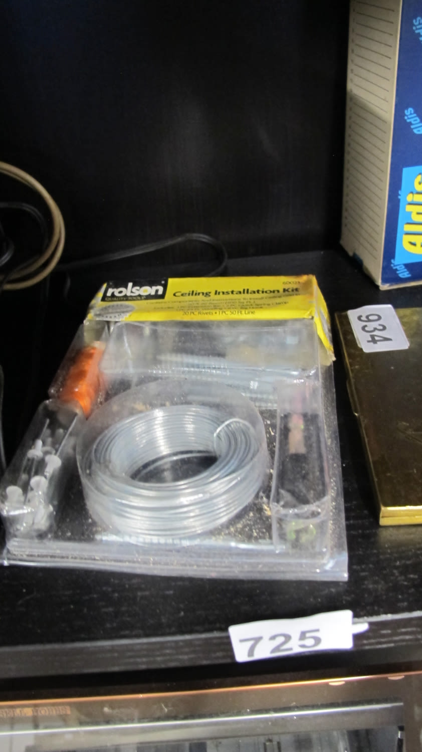 Lot 725: Ceiling installation kit