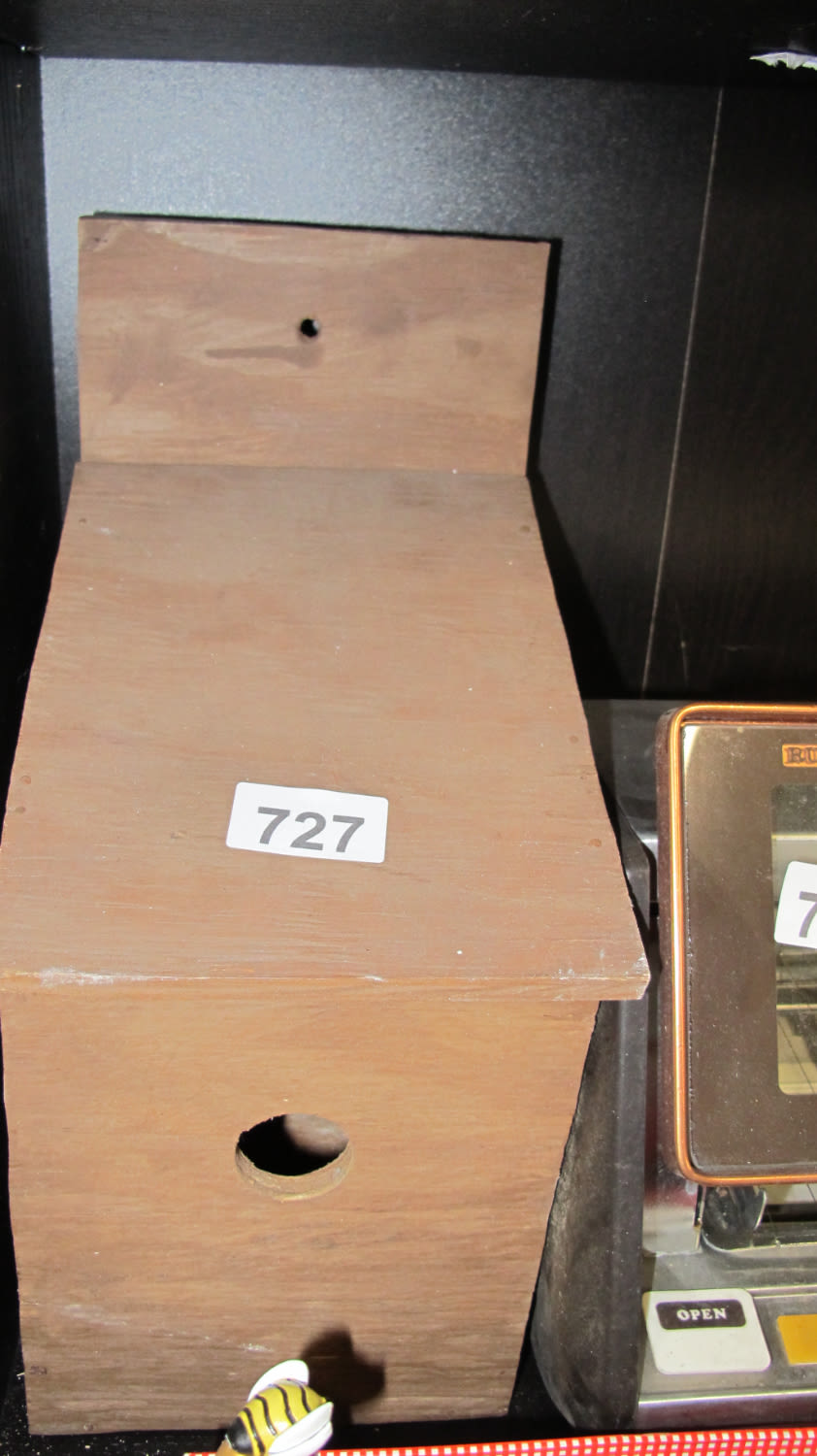 Lot 727: Bird box