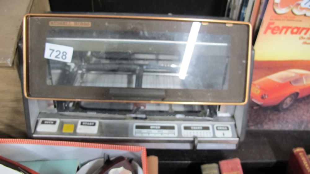 Lot 728: Russell Hobbs vintage toaster oven