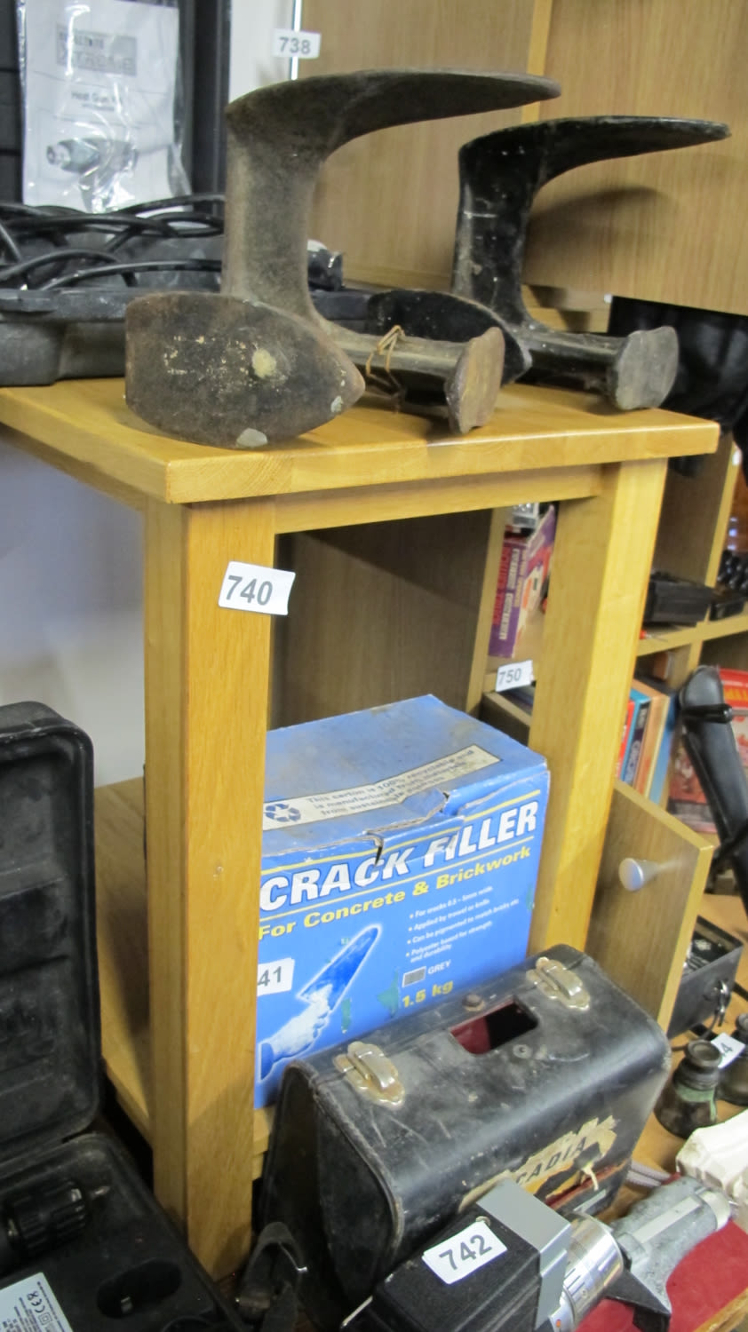 Lot 740: Small oak table