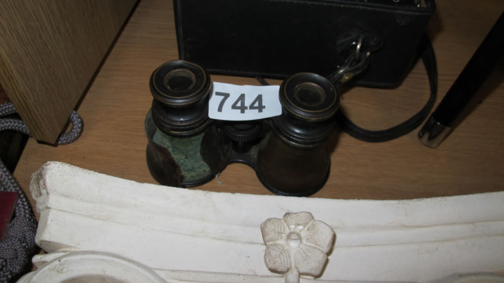 Lot 744: Vintage opera glasses af