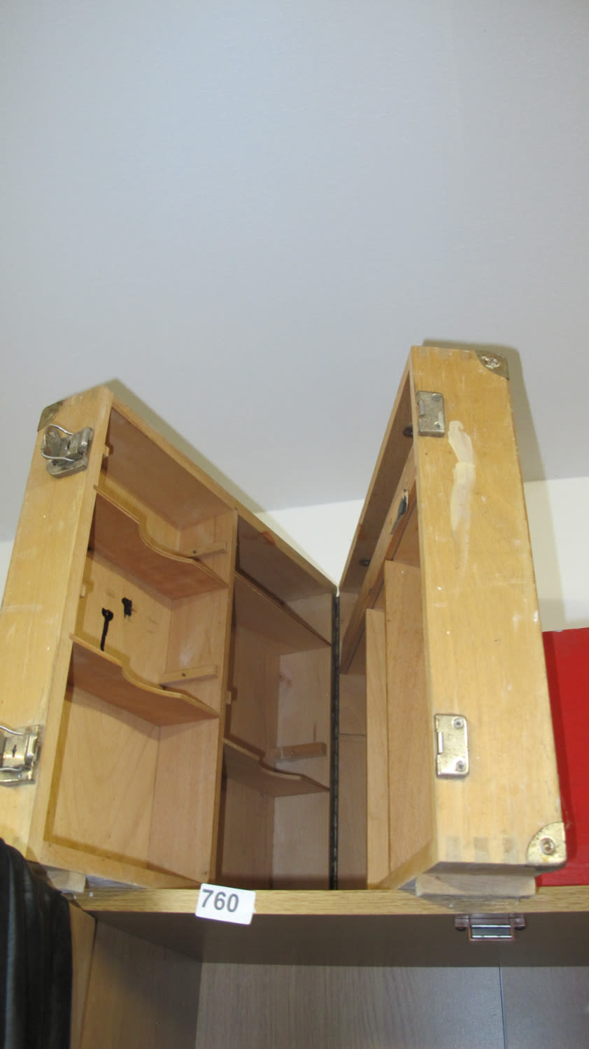 Lot 760: Equipment case