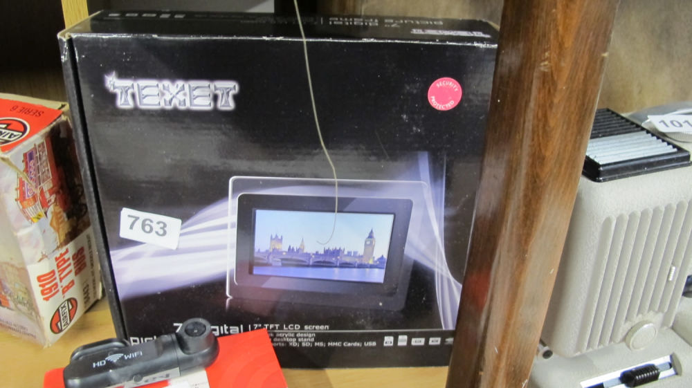 Lot 763: Texet digital photo frame