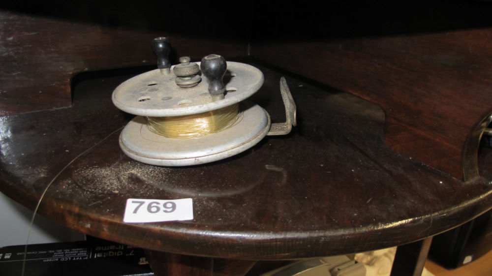 Lot 769: Vintage fly fishing reel