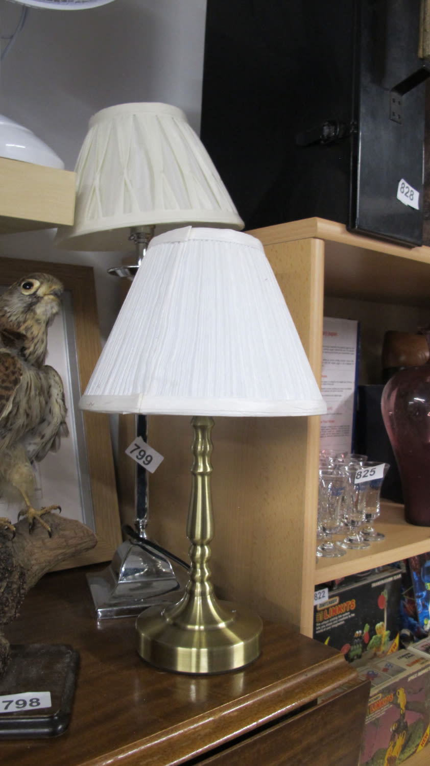 Lot 799: 2 table lamps