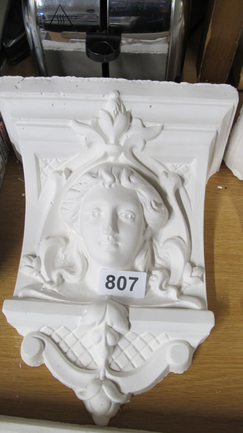 Lot 807: A beautiful ornate plaster moulding. The dimensions are...