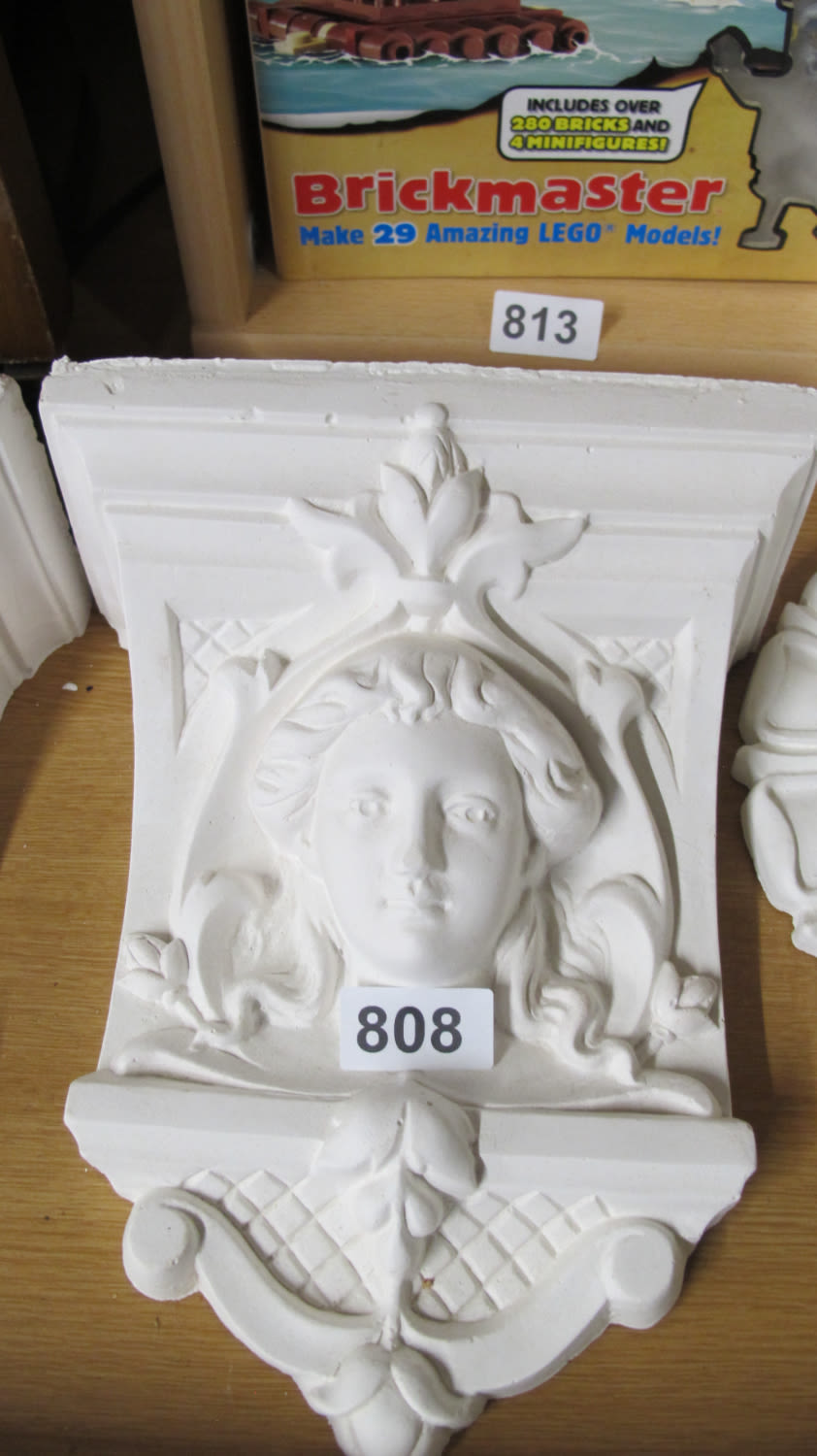 Lot 808: A beautiful ornate plaster moulding. The dimensions are...