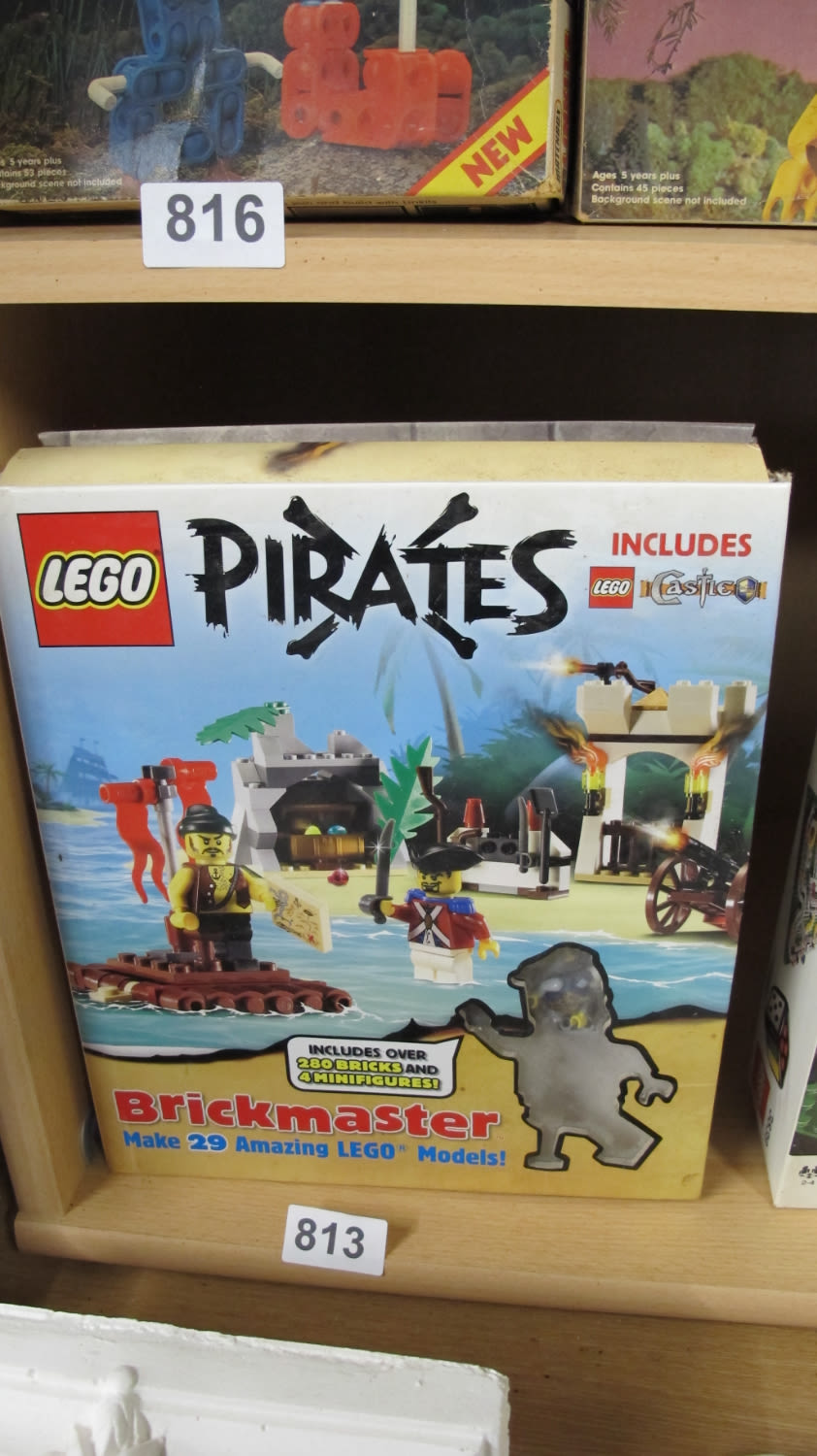 Lot 813: Lego Pirates